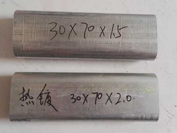 30x70鍍鋅帶橢圓大棚管和熱浸鋅大棚管對比圖片